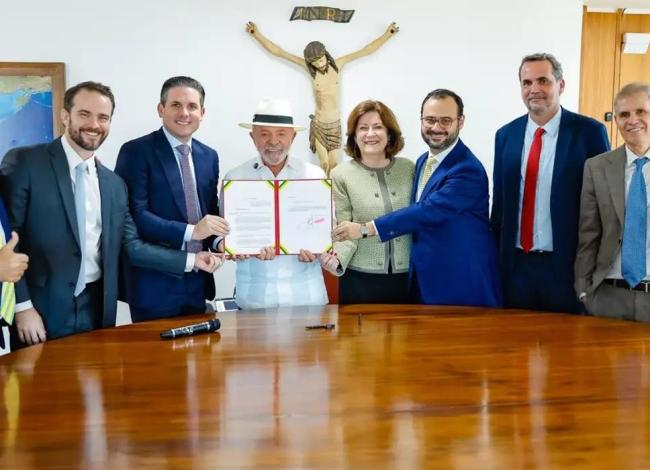 Lula entrega a Motta projeto para beneficiar MEIs