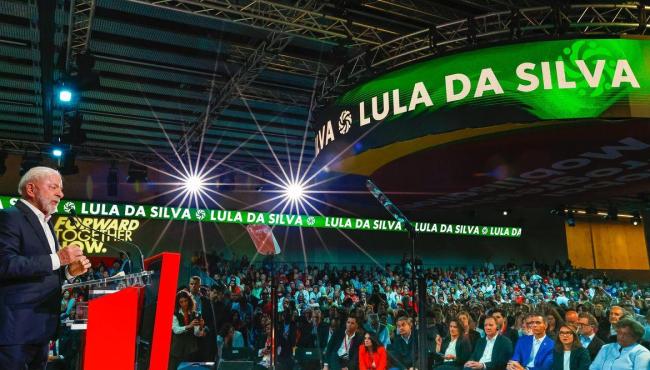 Lula fala para milhares na Espanha e pede coerência dos progressistas