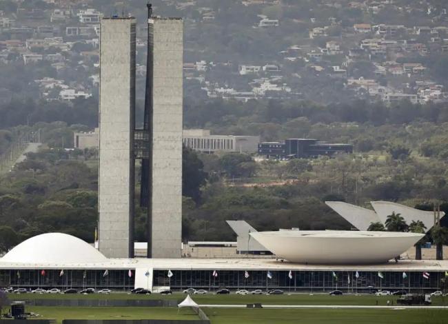 Lula sanciona, com vetos, reajuste salarial para cargos do Legislativo