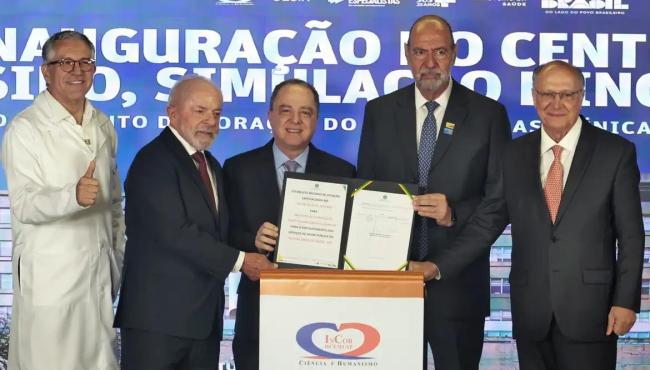 Lula sanciona lei do marco regulatório da vacina contra o câncer