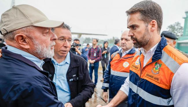 Lula viaja ao RS pela 4ª vez nesta quinta e, durante o voo, discute medidas de apoio com Leite