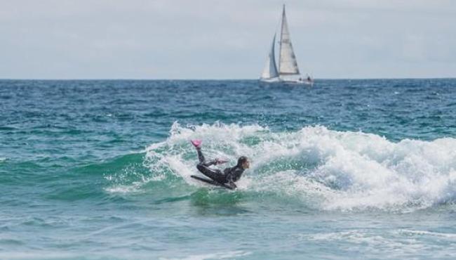 Luna Hardman é campeã da primeira etapa do Circuito Europeu de Bodyboarding, em Portugal
