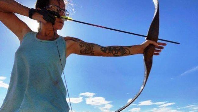 Mãe abandona as redes sociais e treina seus filhos para um apocalipse zumbi