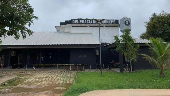 Mãe é presa pelo estupro do próprio filho de apenas 5 anos