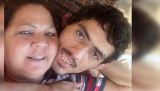 Mãe luta por tratamento gratuito para filho autista acorrentado por 13 anos