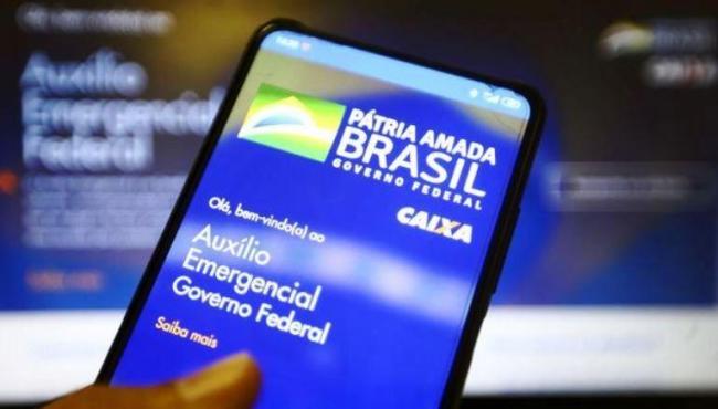 Mais 5,6 milhões recebem novas parcelas do auxílio nesta sexta-feira (18)