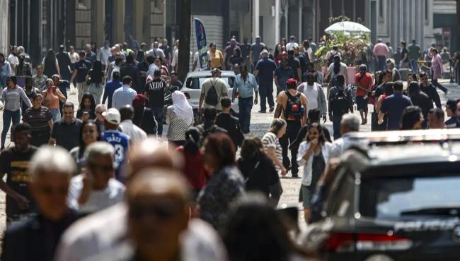 Mais de 8,6 milhões deixam pobreza; Brasil tem melhor nível desde 2012