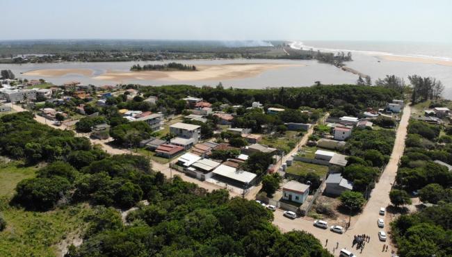 Mais de R$ 3,2 milhões em infraestrutura no campo: Daniel entrega calçamentos na região do Nativo, em São Mateus, ES