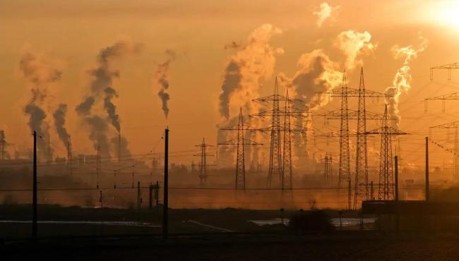 Mais ricos emitem, em média, 400 vezes mais CO₂ que mais pobres