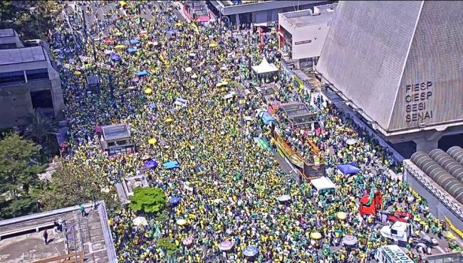 Manifestantes fazem ato na Av. Paulista a favor de Bolsonaro