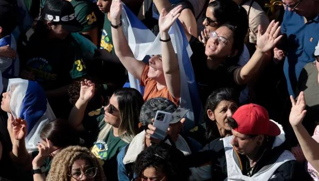Marcha para Jesus mantém tom político com milhares de pessoas em SP