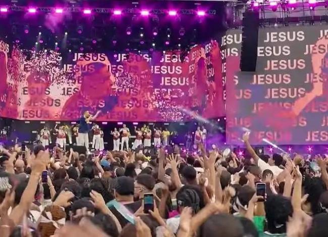 Marcha para Jesus reúne milhares de fiéis no centro do Rio