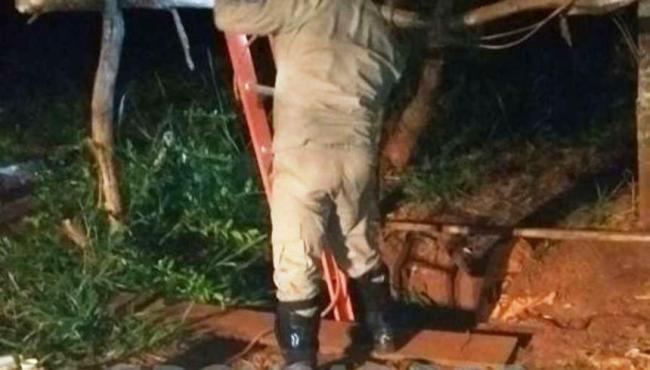 Marido acorda sem a esposa ao lado e encontra o corpo dentro de um poço