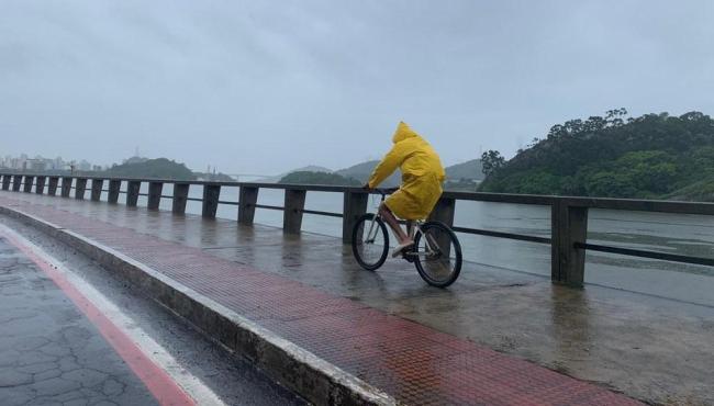 Marinha e Inmet emitem alerta de chuvas intensas, ressaca e ventos de até 100 km/h, no ES