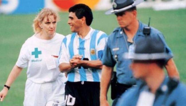 Massagista revela doping de Maradona: “se soubesse, teria jogado fora”