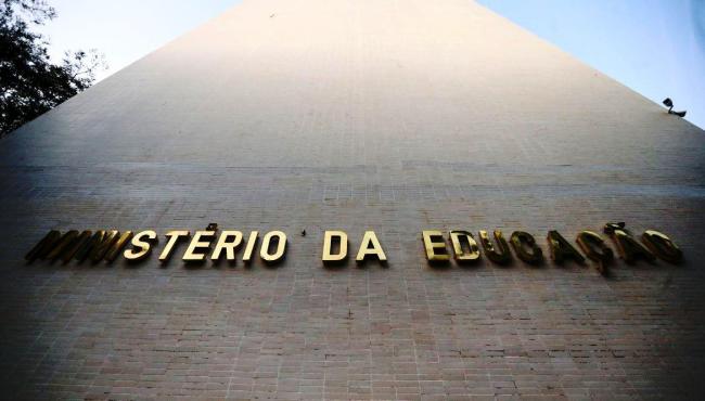 MEC determina volta às aulas presenciais a partir de janeiro