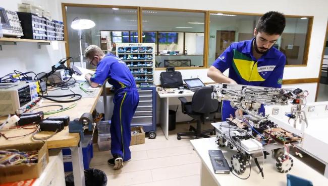 MEC regulamenta programa que fortalece formação profissional