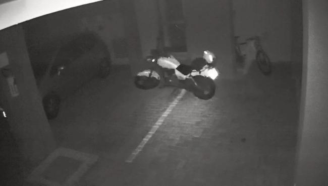 Mecânicos explicam mistério da moto “fantasma” andar sozinha em estacionamento de Londrina