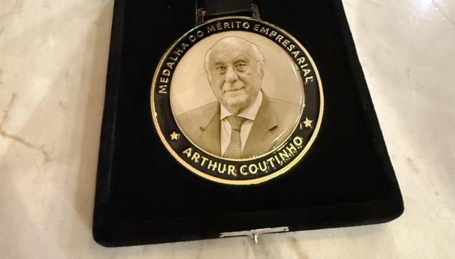 Medalha do Mérito Empresarial homenageia fundador do Frisa em Colatina, ES