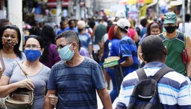 Média de casos de covid-19 fica abaixo de 20 mil pela 1ª vez desde janeiro