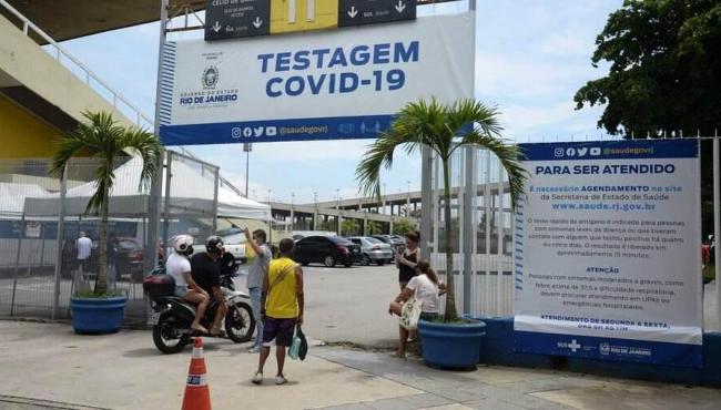 Média móvel de casos de covid-19 indica queda nas infecções no Brasil