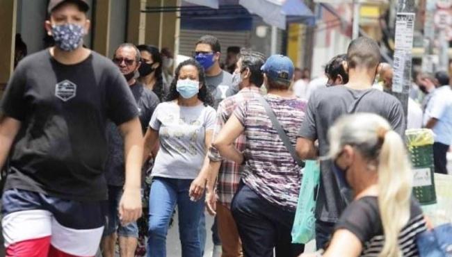 Média móvel de mortes por Covid-19 no Brasil sobe 36% e chega a 196