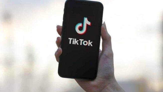 Médicos alertam sobre os riscos do 'desafio da caixa de leite' no TikTok