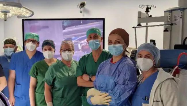 Médicos removem tumor de 50 quilos do abdômen de mulher