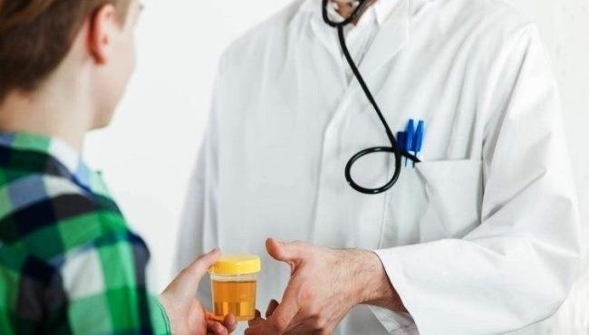 Meninas jovens vão ao médico 18 vezes mais que os meninos, revela pesquisa