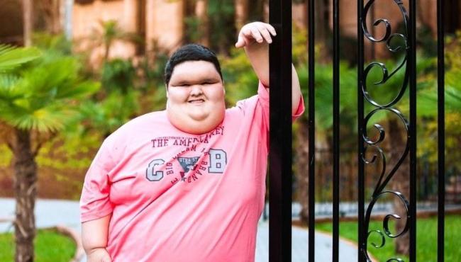 Menino de 10 anos perde 15 de 195 kg após cirurgia bariátrica