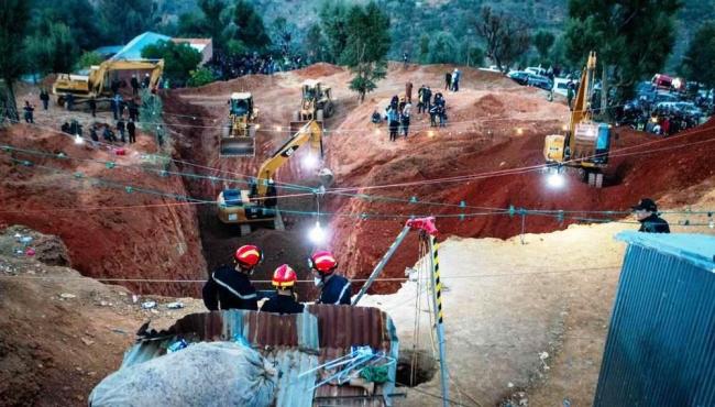Menino de 5 anos cai em poço de 32 metros no Marrocos; resgate chega ao terceiro dia