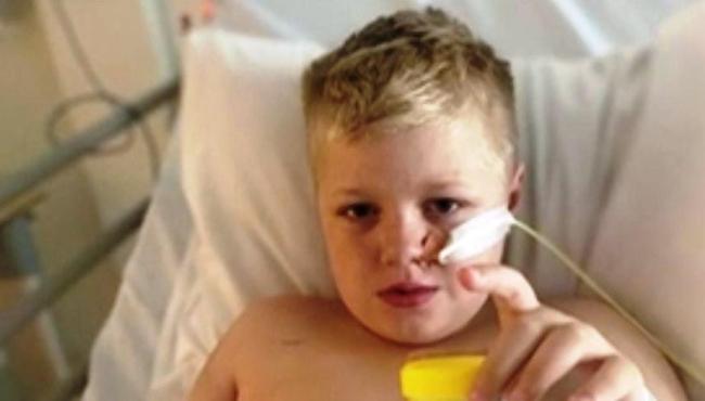 Menino passa por cirurgia para tirar brinquedo da garganta após 5 anos