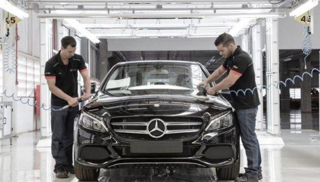 Mercedes fecha fábrica e encerra produção de automóveis no Brasil