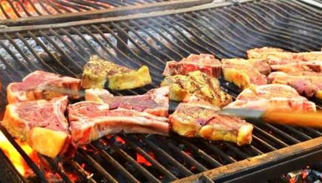 Mesmo corte de carne custa até 64% mais em mercados diferentes