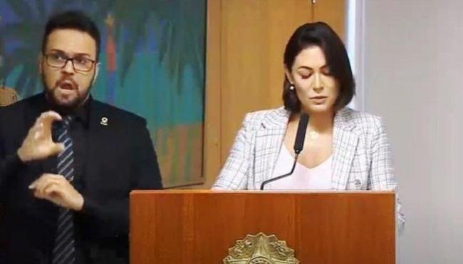 Michelle Bolsonaro se emociona em posse de cego para Secretaria de Justiça