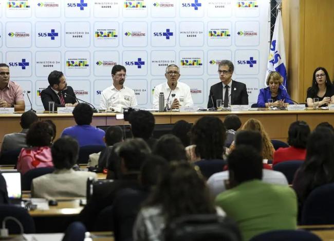 Ministério da Saúde anuncia 3 mil vagas de residência e 900 para especialistas