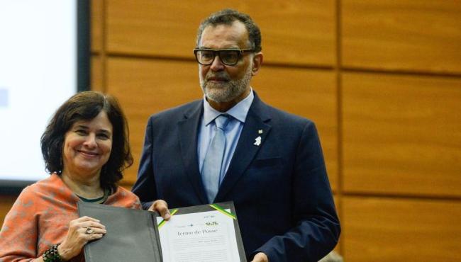 Ministra defende vacinação contra a gripe em todas faixa etárias