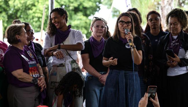 Ministras exaltam luta das mulheres em ato contra o feminicídio