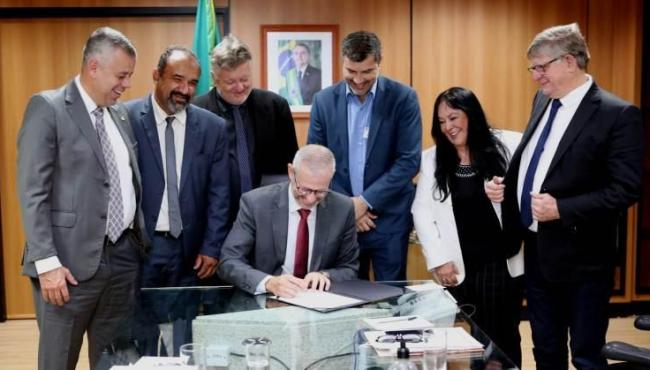 Ministro da Educação Victor Godoy autoriza funcionamento do Ifes em Pedro Canário, no ES