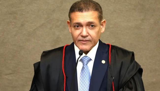 Ministro Kassio Nunes pede à PGR parecer sobre revisão da pena de Bolsonaro