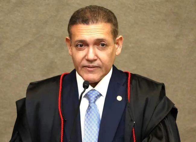 Ministro Kassio Nunes pede à PGR parecer sobre revisão da pena de Bolsonaro