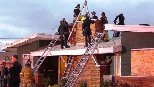 Moradora fica entalada em chaminé após ser trancada do lado de fora de casa