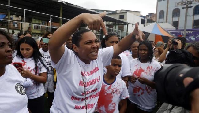 Moradores de favelas protestam no Rio após megaoperação com 121 mortos