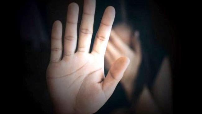 Moradores espancam homem que estava agredindo esposa