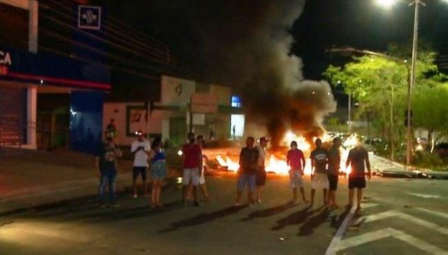 Moradores protestam após 48h sem luz em Teresina