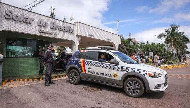 Moraes nega livre acesso de filhos de Bolsonaro à prisão domiciliar