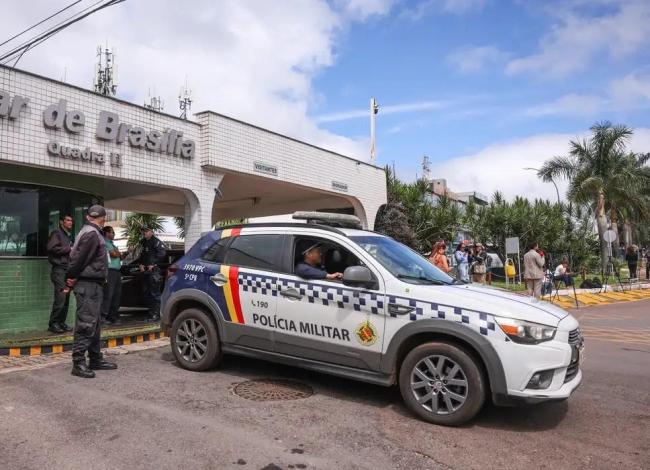 Moraes nega livre acesso de filhos de Bolsonaro à prisão domiciliar