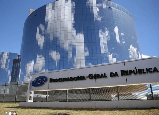 Moraes pede parecer da PGR sobre prisão domiciliar para Bolsonaro