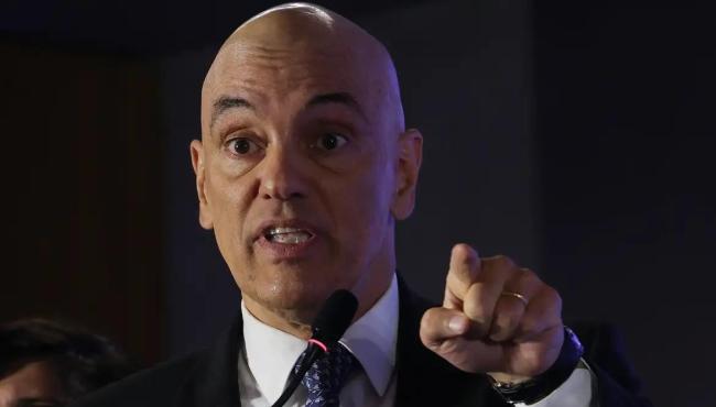 Moraes suspende decisão que destituiu defesa de réus da trama golpista