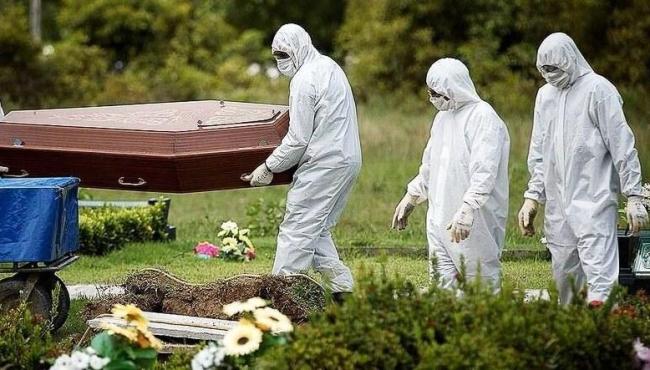 Mortes por Covid-19 caem 21% no mundo, segundo OMS